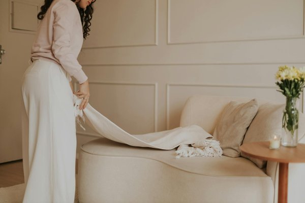 Comment emballer efficacement une sculpture en papier mâché de grande taille ?